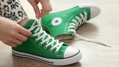 Vasen vai oikea: Kumman kengän puet ensin? Tästä se kertoo persoonastasi