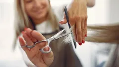 Hiukset halkeilevat nopeammin kuin ne kasvavat: tämä tapa rikkoo päät 3 kertaa kovemmin.