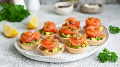 Juhlavat tartaletit 15 minuutissa – 4 herkullista täytettä alkupaloiksi