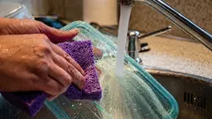 Haju muovisista säilytysrasioista lähtee: 3 helppoa keinoa keittiöstä, jotka auttavat