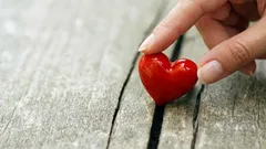 Näin herätät yhteyden ja suhteen kumppanisi kanssa eloon: 4 'salaista' rakkauden kieltä