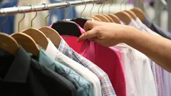 Ikäännyttävät hetkessä: stylistit kertovat yli 60-vuotiaiden suurimmista vaatekaappivirheistä