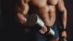 Vahvat käsivarret ilman salia: nämä harjoitukset yllättävät tuloksillaan