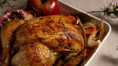 Kultaisen rapea kananpaisti: huippukokki paljastaa 3 tärkeintä sääntöä täydelliseen pintaan