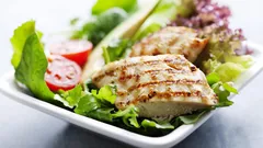 Täydellisesti kypsennetyn broilerinrinnan salaisuus: huippukokki paljasti ovelan niksin