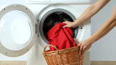 Näin teet yksinkertaisen, vain neljän ainesosan kotitekoisen pyykinpesuaineen, joka oikeasti toimii