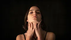 Viisi kasvojen kiinteyttävää harjoitusta yli 50-vuotiaille: kaksoisleuka häviää hetkessä