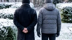 Käveletkö jatkuvasti kädet selän takana? Psykologit kertovat, mitä se kertoo persoonallisuudesta