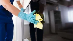 Televisiota saa pyyhkiä vain yhdellä aineella – muut pilaavat näytön pysyvästi