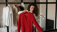 Vaatteet, jotka ikääntävät sinua huomaamattomasti 10 vuotta - tarkista, löytyykö niitä vaatekaapistasi