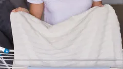 Kuinka kuivata pyykki nopeasti talvella: niksi, joka pelastaa lakanasi kosteudelta