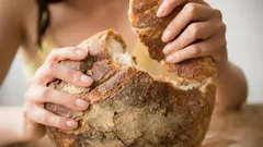 Näin pehmennät kovan leivän 10 sekunnissa – toimiva keino jopa kivikovalle leivälle